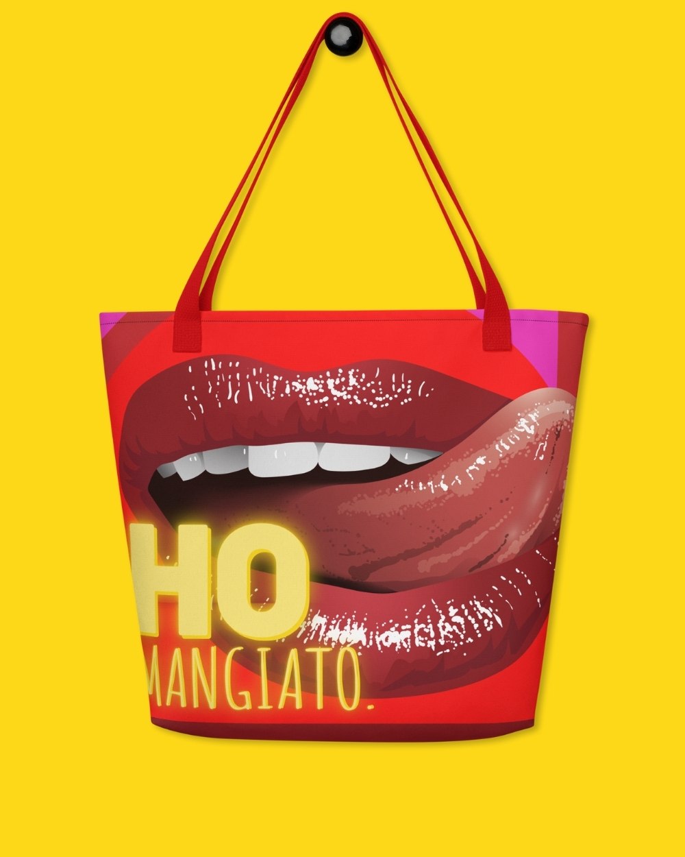 Our "Ho Mangiato" design has red as its main colour. On one side you see a laughing mouth with the question "Hai mangiato?", on the other side "ho mangiato", meaning "Have you eaten?" and "I have eaten". 